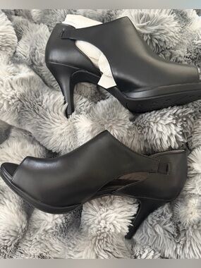 Life Stride Black Peep-Toe Cutout Heel Booties size 9.5 NWT $30